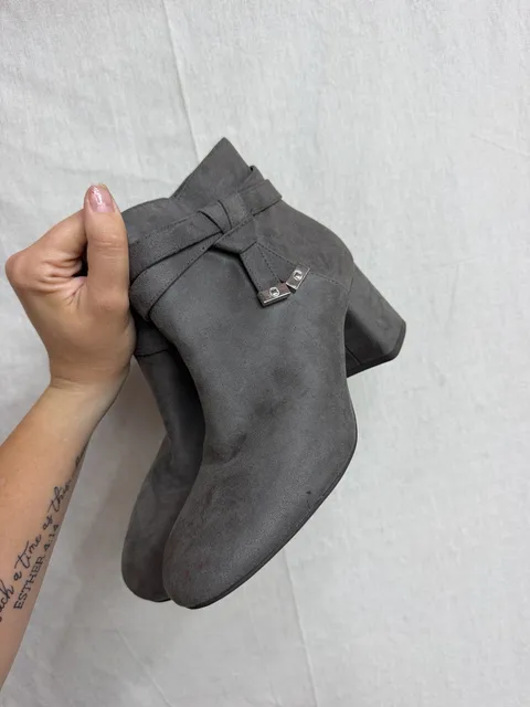 REPORT KK-TAKISO Ankle Boots Size 9M/40 Gray Block Heel Faux Suede