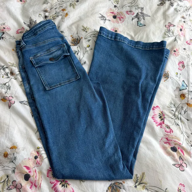 American Eagle Flare Jeans Size 6 Long Blue Denim Flap Pocket