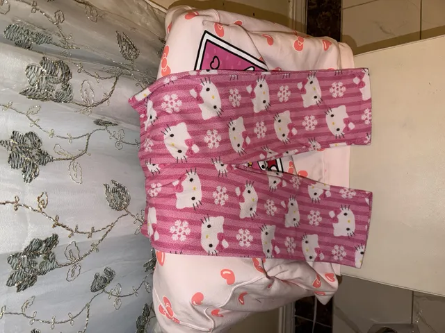 Sanrio Hello Kitty Fleece Pajama Set Size 3/T Pink Snowflakes 2013!!
