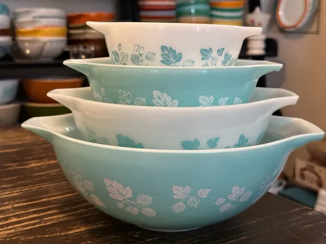 JAJ Crown Pyrex Gooseberry Robins Egg Blue Cinderella Mixing Bowls Set