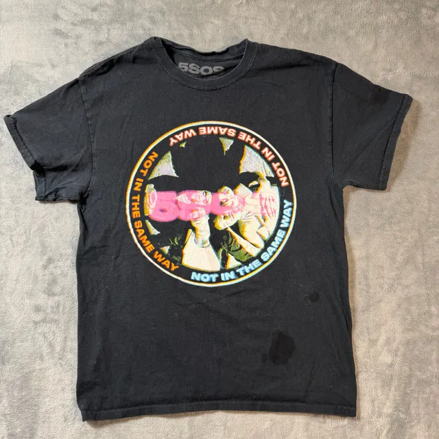 5SOS Not In The Same Way T-Shirt Size MD Black Graphic Band Tee