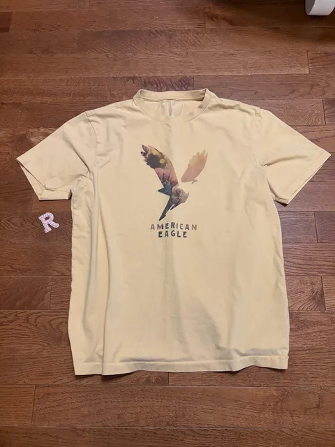 American Eagle Graphic T-Shirt Medium Yellow Super Soft