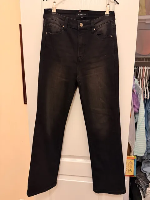 Risen Jeans Straight Leg Jeans Size 5/27 Black Wash