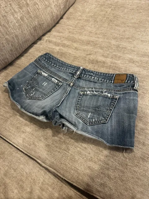 Mid-Rise American Eagle Booty Denim Cutoff Shorts Size 4 Distressed