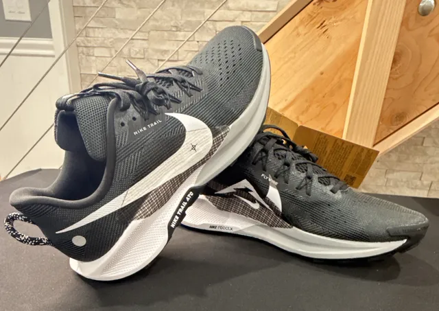 Nike ReactX Pegasus Trail 5 Size 10.5 Black White Anthracite