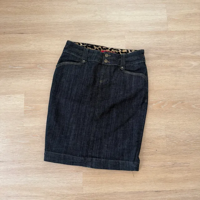 One 5 One Denim Skirt Size M Dark Wash Leopard Waistband
