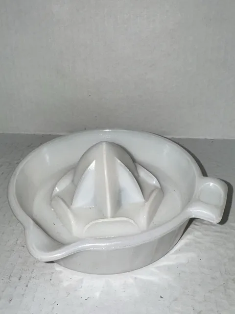 Vintage White Milk Glass Citrus Juicer Reamer Lemon Orange Squeezer Pour Spout
