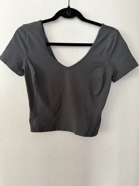 Lululemon Crop Short Sleeve Shirt Size 6 Gray Athletic Top