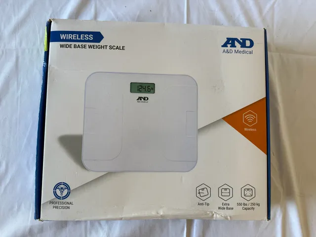 A&D Wide Base Wireless Weight Scale 550 lb