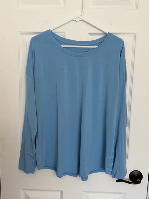 Athleta Long Sleeve Shirt Size XL Blue