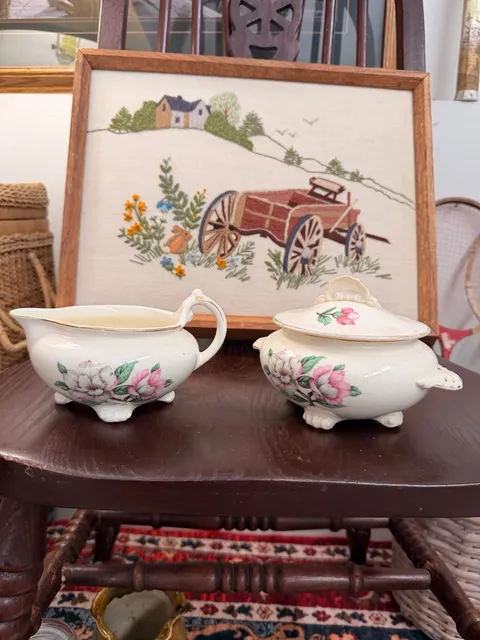 Mid Century Creamer & Sugar Bowl Cunningham & Pickett Magnolia 22k Gold Rim