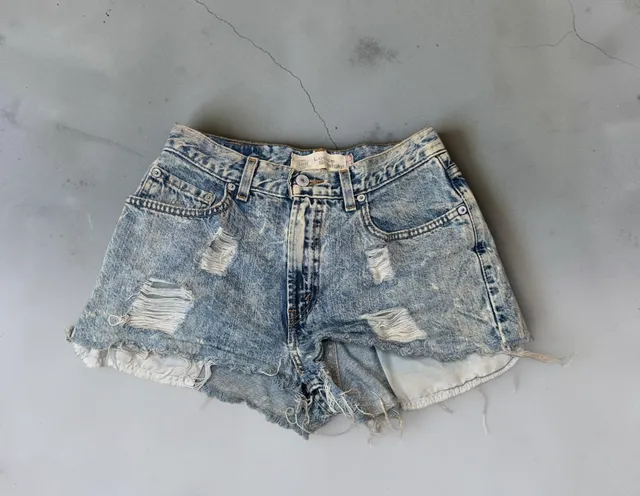 Levi's 569 Denim Shorts Size 26 Distressed Acid Wash