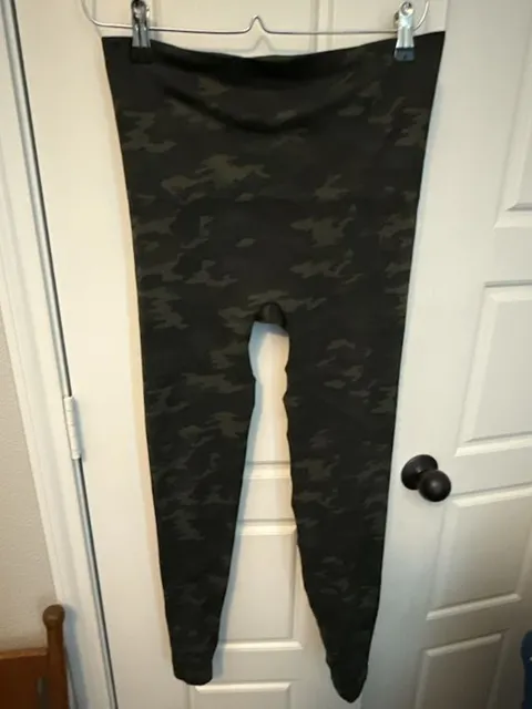 Spanx Look At Me Now Seamless Leggings Green Camo Size L
