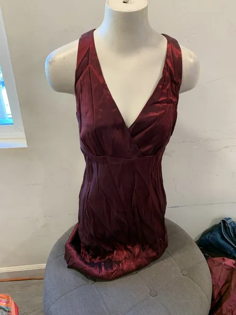 Connected Apparel Party Dress Size 12 Burgundy Metallic V-Neck Sleeveless