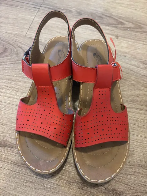 Comfort Trends Wedge Sandals Size 9 Red Perforated Ankle Strap Platform