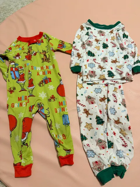 Lot of 2 Baby Christmas Pajamas 6-9M 12M The Grinch Milk Berry
