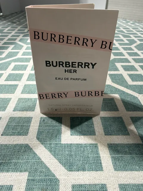 Burberry Her Eau de Parfum Size 1.5 ml / 0.05 fl. oz. Sample