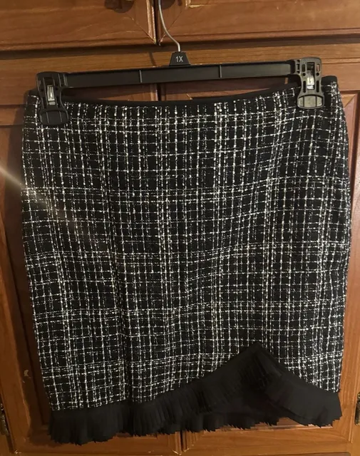 White House Black Market Skirt Size 6 Black White Tweed Pleated Hem