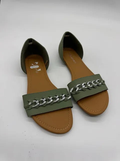 Andiamo Acody Flat Sandals Size 7.5M Green Chain Detail