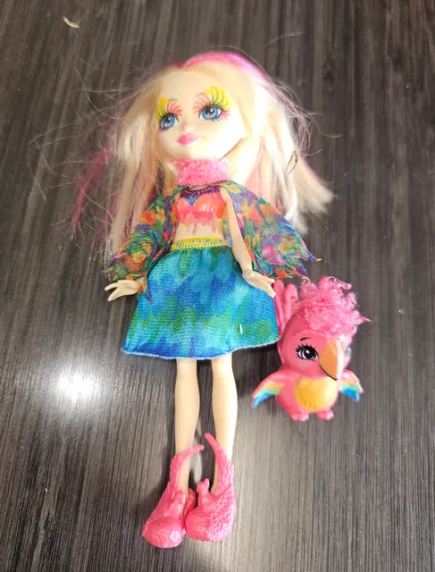 Mattel Enchantimals Peeki Parrot Doll And Sheeny Animal Figure