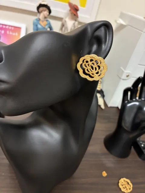 Avon Vintage Gold Tone Open Filigree Flower Stud Earrings