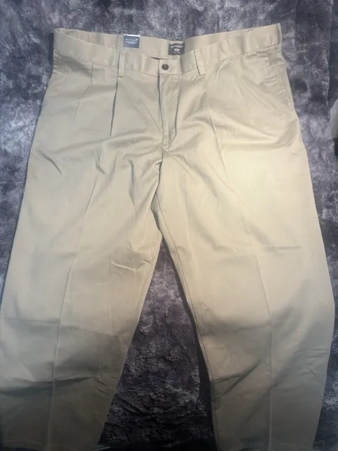 NWT Dockers Big & Tall Classic Fit Pleated Pants Mens Size 44x32 Tan Khaki Chino