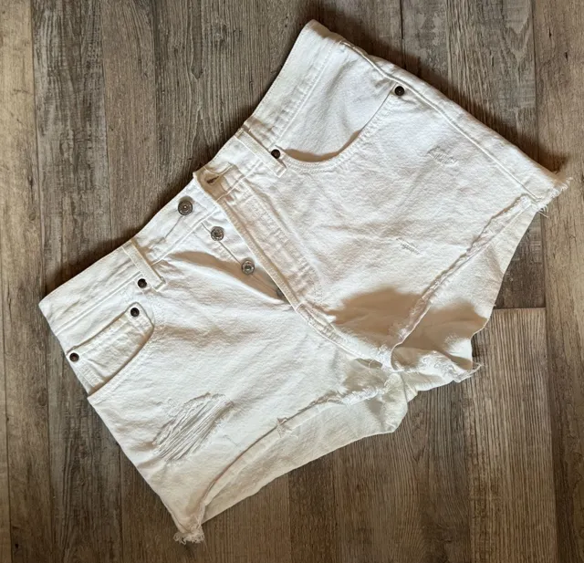 Levi's white shorts size 30
