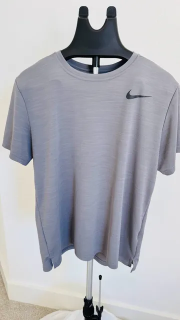 Nike Dri-FIT T-Shirt Size L Gray Athletic Workout Top