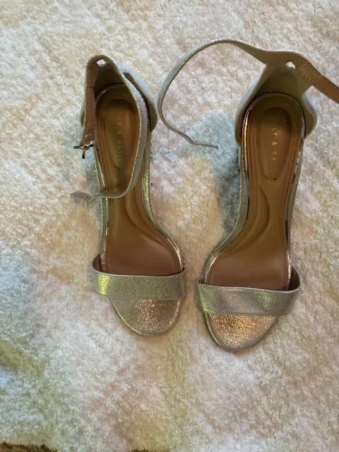Kelly & Katie Heeled Sandals Size 8.5M Silver Shimmer Z134