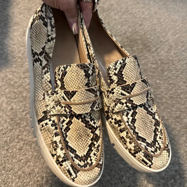 Vionic Loafers Snakeskin Print Platform Shoes 11