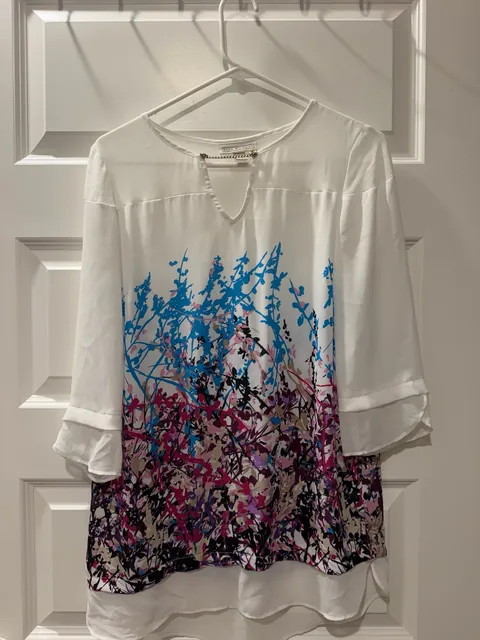 Dana Buchman Blouse Size S Floral Print White. 0005