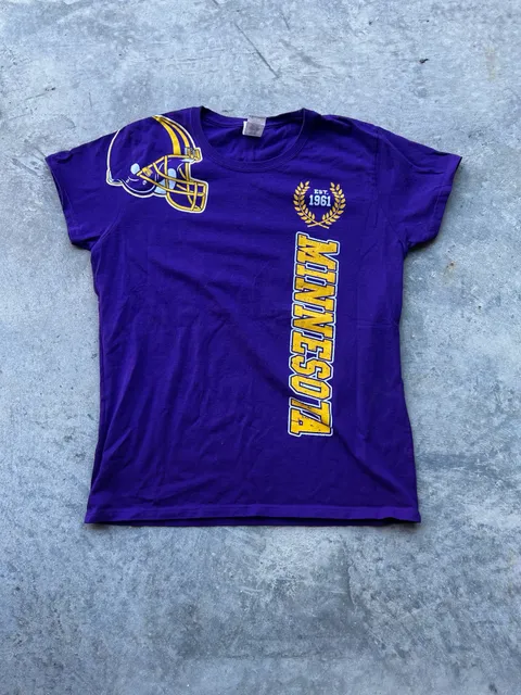Gildan Minnesota Vikings T-Shirt Size L Purple Football Helmet