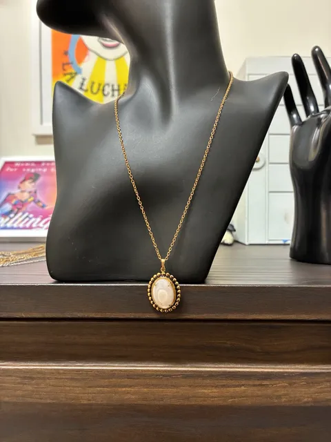 Vintage Gold Tone Oval White Agate Stone Pendant Necklace