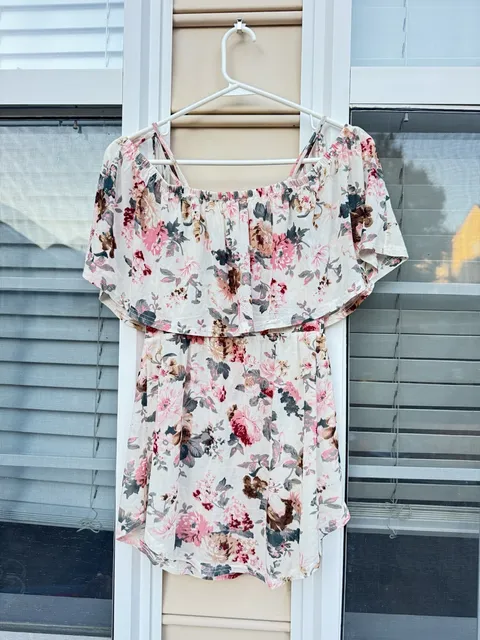 Unbranded Floral Off-Shoulder Top Size S Pink Ivory Short Sleeve Ruffle