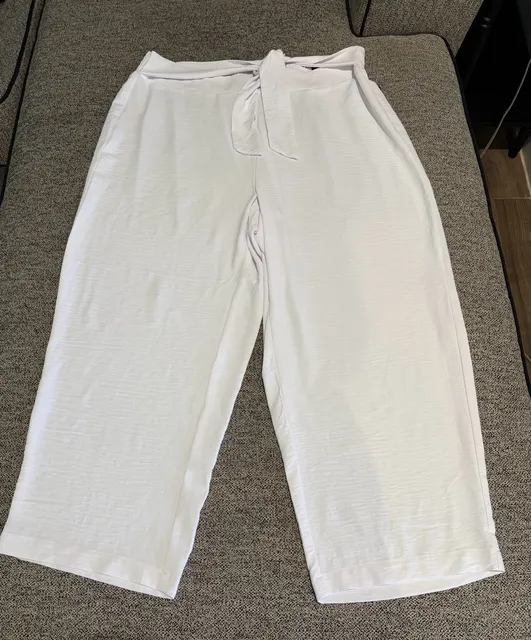NWT 073-SOHO Apparel Ltd. Pants Size 2X White Bow Tie Waist Cropped Capri
