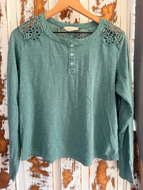 Lucky Brand Long Sleeve Henley Top Size M Green Cotton Crochet Shoulder Boho
