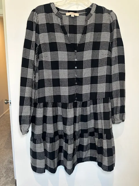 Loft Plaid Tiered Dress Size 8 Black White Long Sleeve Button Front