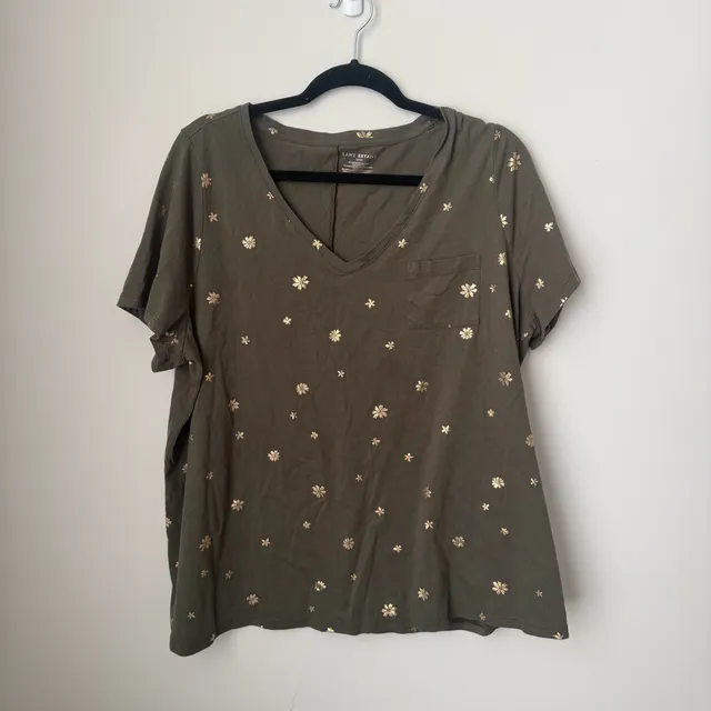 Lane Bryant V-Neck T-Shirt Size 18/20 Olive Green Gold Foil Floral Pocket