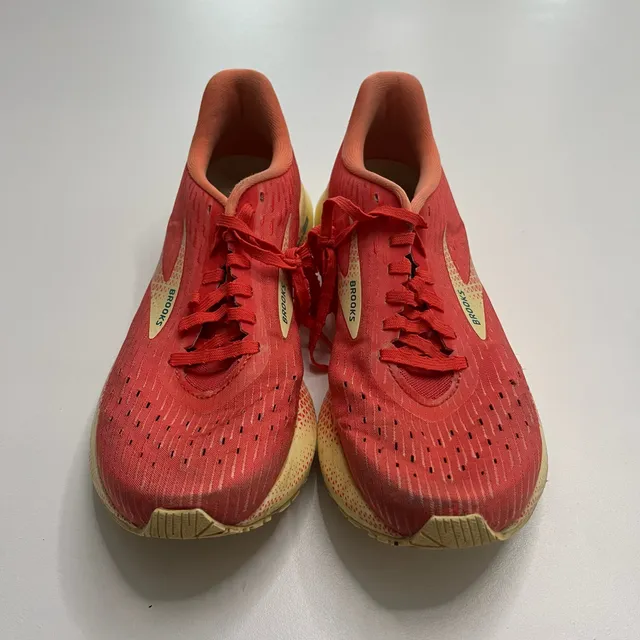 Brooks Hyperion Tempo Size 9.5 Coral Yellow Running Shoes