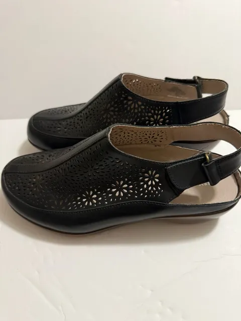 Easy Spirit Cutout Slingback Sandals Size 7WW Black Leather