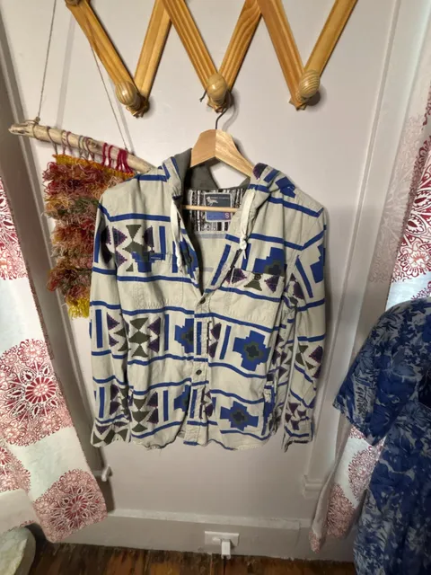 Modern Amusement Hooded Button-Up Shirt Size S Aztec Geometric Print