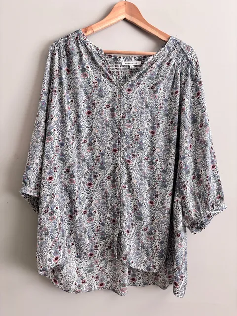 Rose + Olive Floral Blouse Size 1X White Blue Pink Smocked V-Neck Tunic