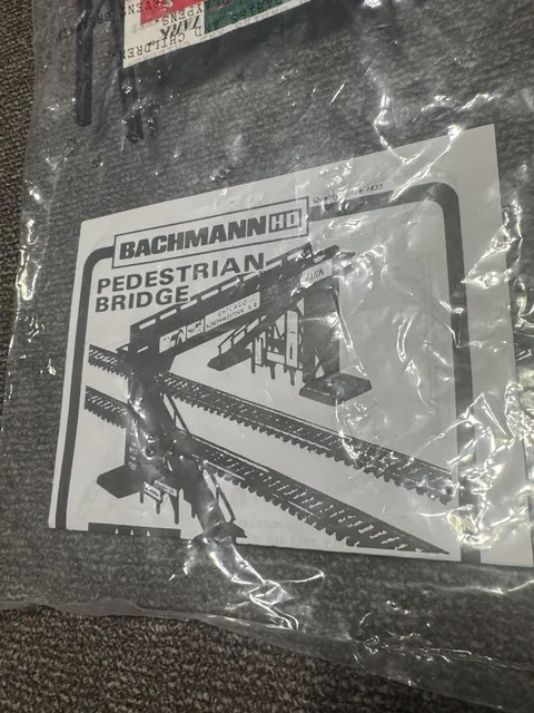 Bachmann HO Plasticville Pedestrian Bridge Building Kit #45172