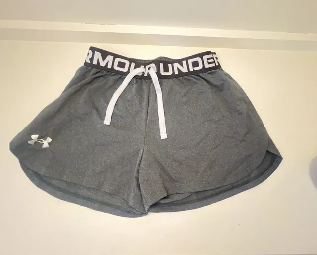 Under Armour Play Up Shorts Size YMD Gray HeatGear Athletic