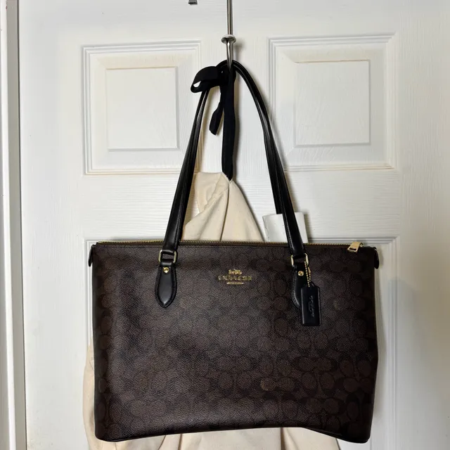 Coach Sig Gllry Tot Bag CW381 Walnut Black Signature Canvas