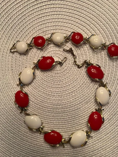 Vintage Red And White Cabochon Necklace And Bracelet Set