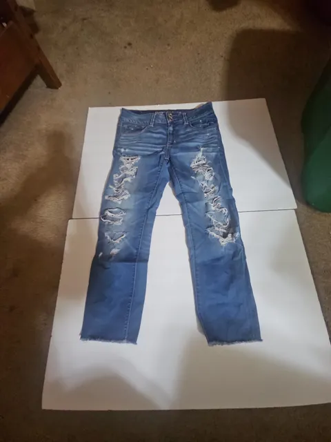 American Eagle Artist Crop Jeans Size 10 Distressed Raw Hem