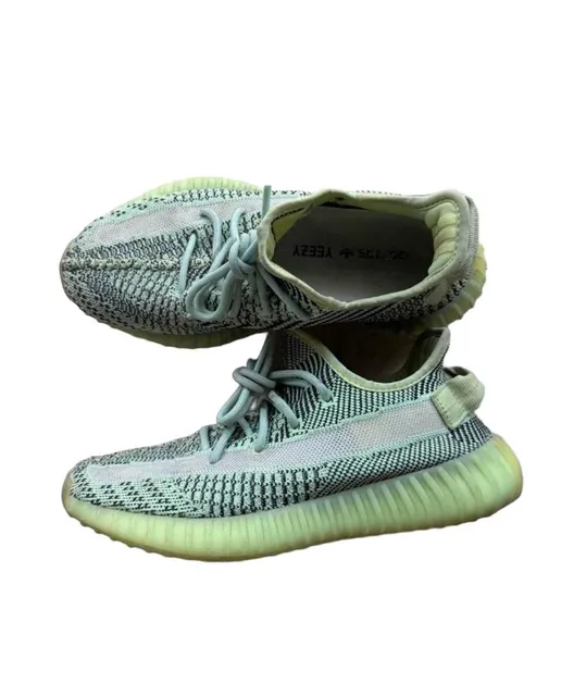 Adidas Yeezy Boost 350 V2 Glow Size 7 Glow-in-the-Dark Green Sneakers