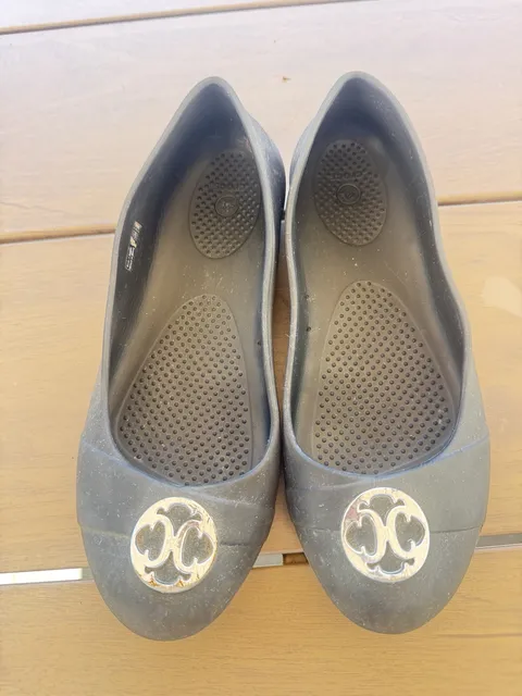 Crocs Olivia Flat Size 10 Black Silver Medallion Jelly Shoes