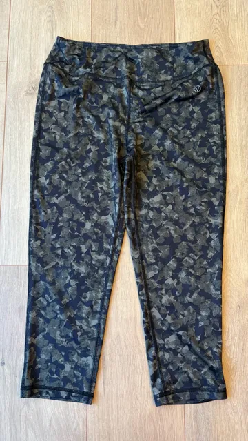 Vogo Athletica Camo Print Capri Leggings Size M